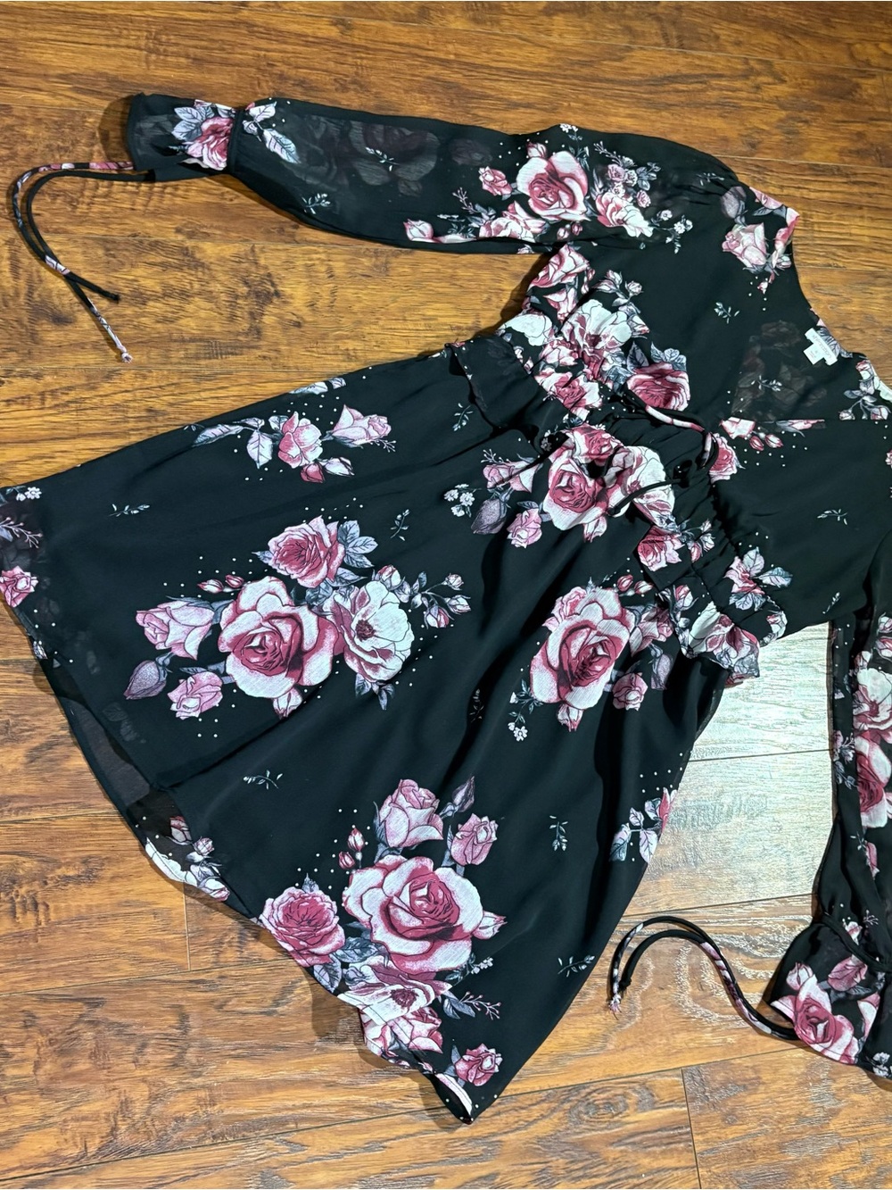 Xhilaration women’s size S v neck long sleeve floral dress